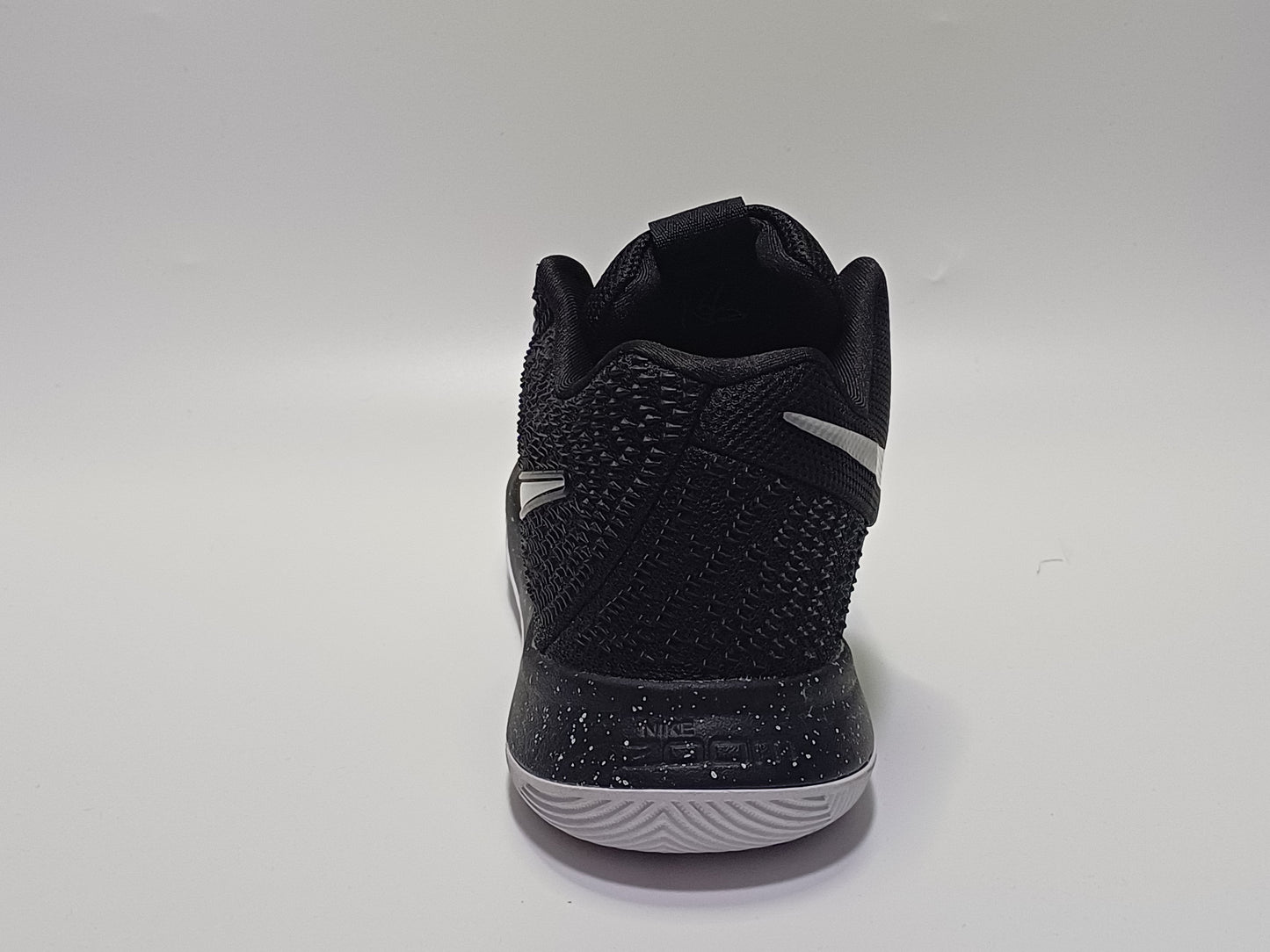 Nike Kyrie Irving 3 Negra Suela Blanca