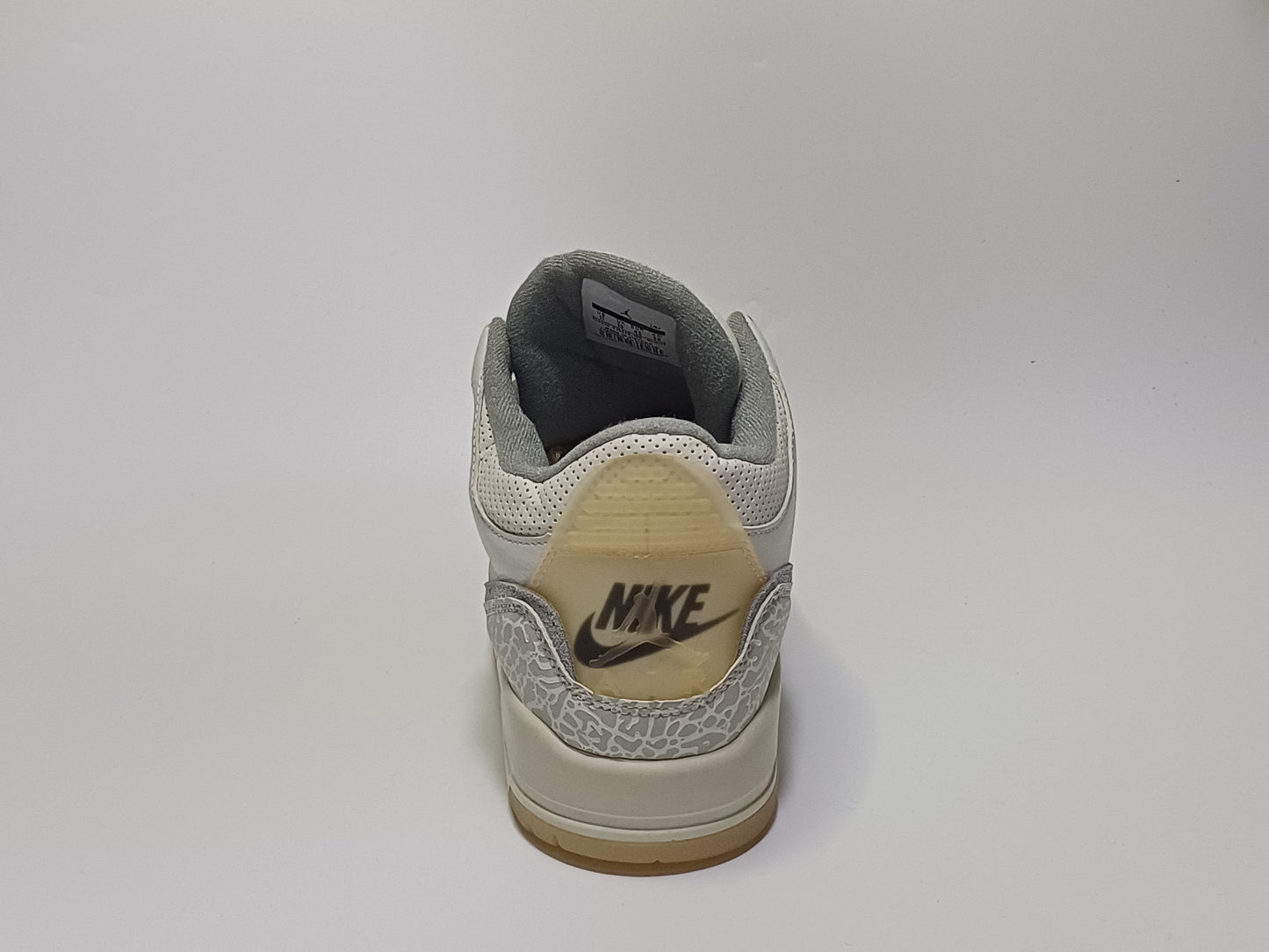 Jordan Retro 3 Blanca Gris Suela Beige