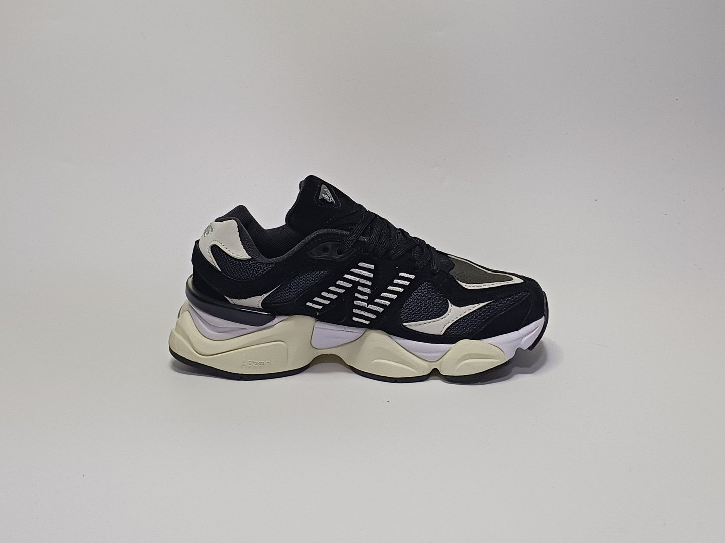 New Balance 9060 Negro Blanco