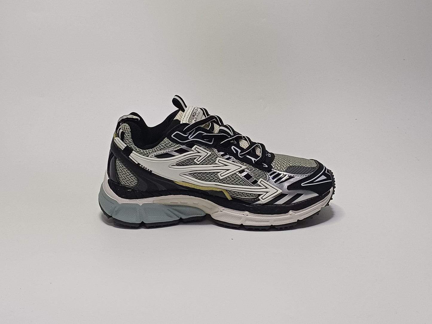 Off White Deportivo Negro Plata