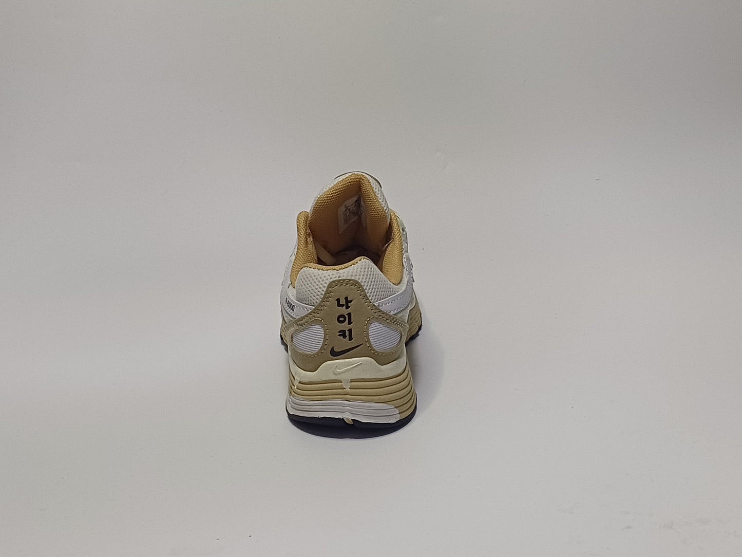 Nike P6000 Beige Blanco