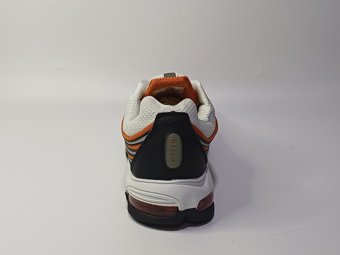 Nike TL Blanco Naranja