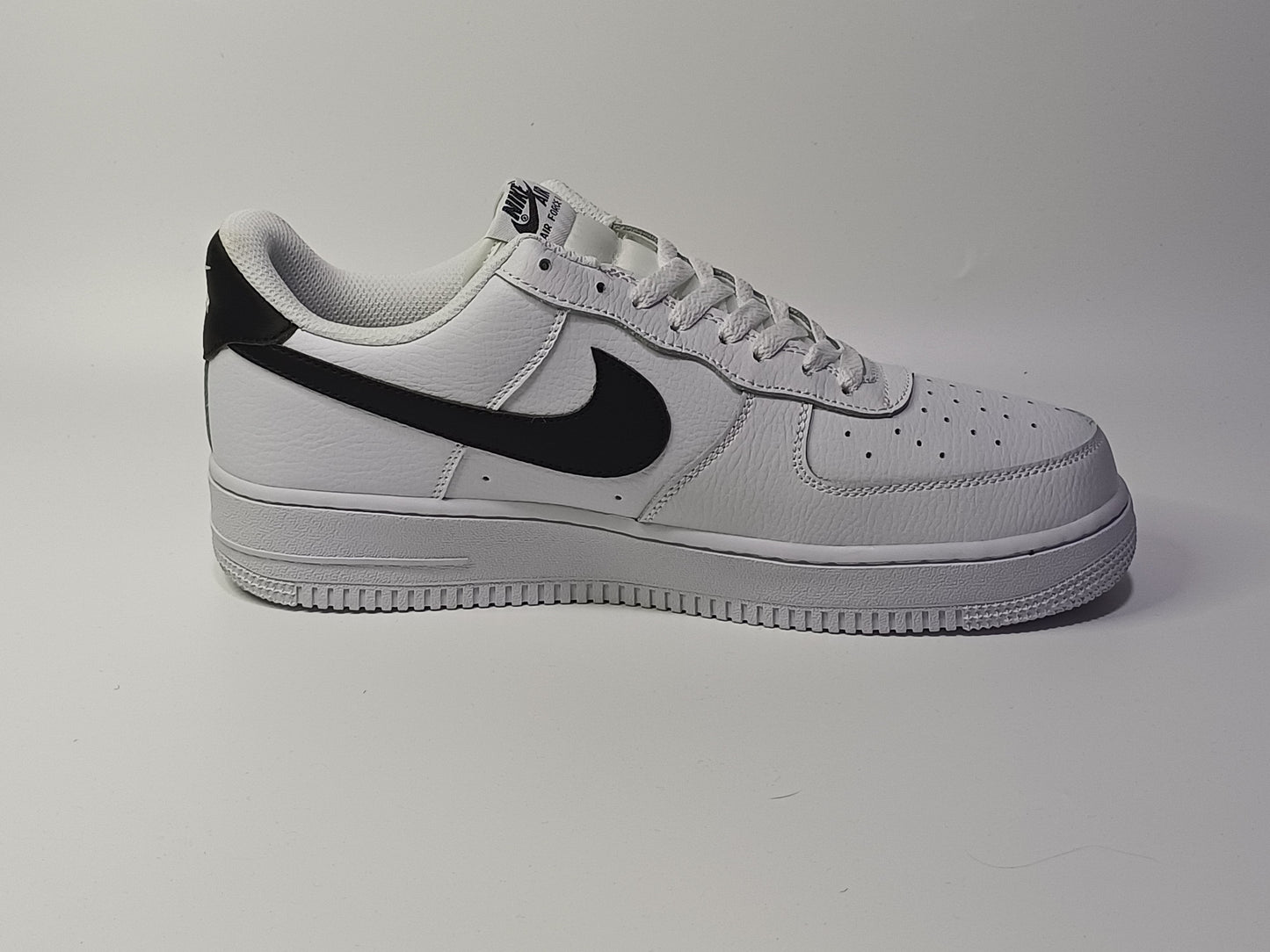 For One Blanco Chulo Negro