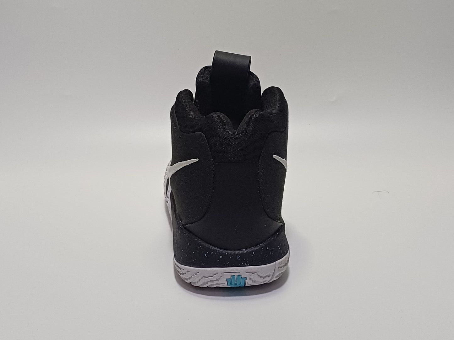 Nike Kyrie 6 Irving Negra Blanca