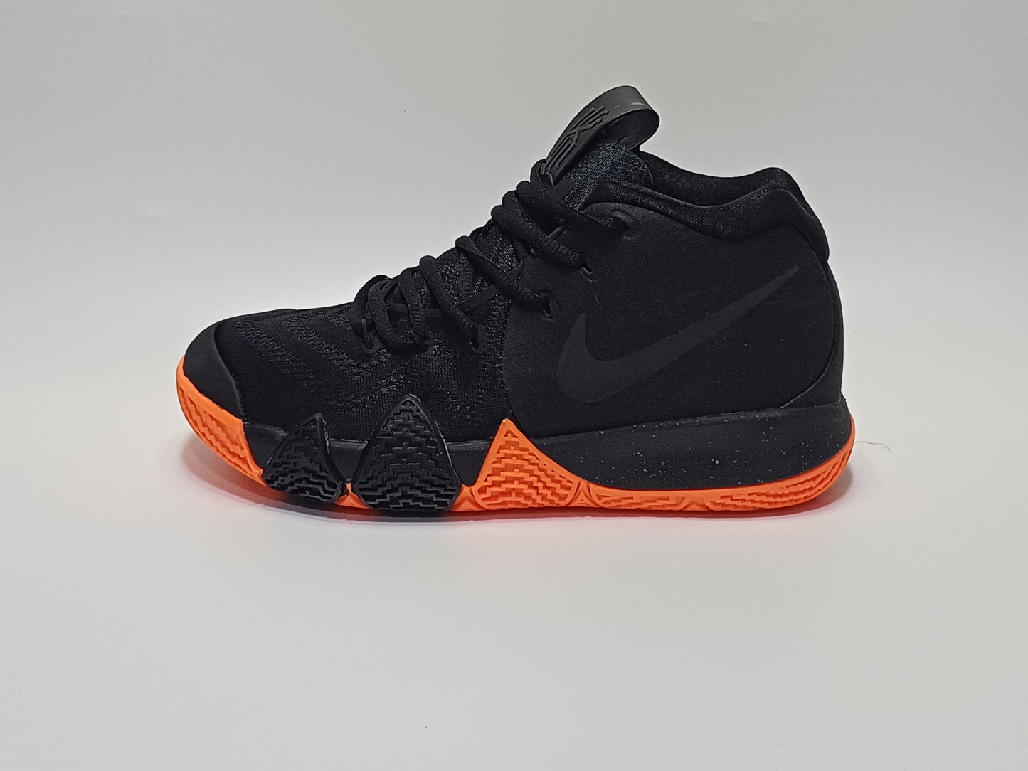 Nike Kyrie 6 Irving Negra Naranja