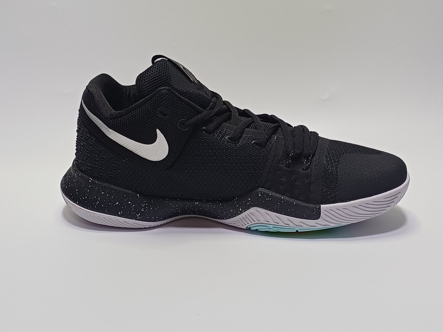 Nike Kyrie Irving 3 Negra Suela Blanca
