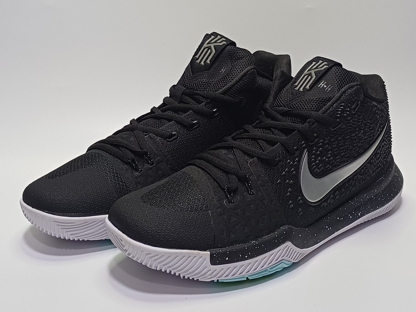 Nike Kyrie Irving 3 Negra Suela Blanca