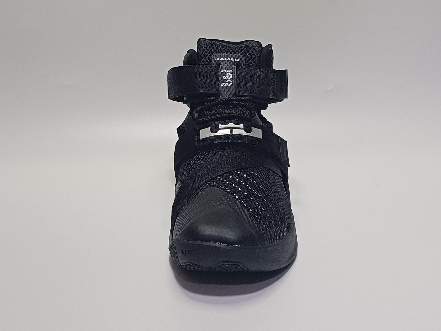 Lebrom Soldier Negro Plata