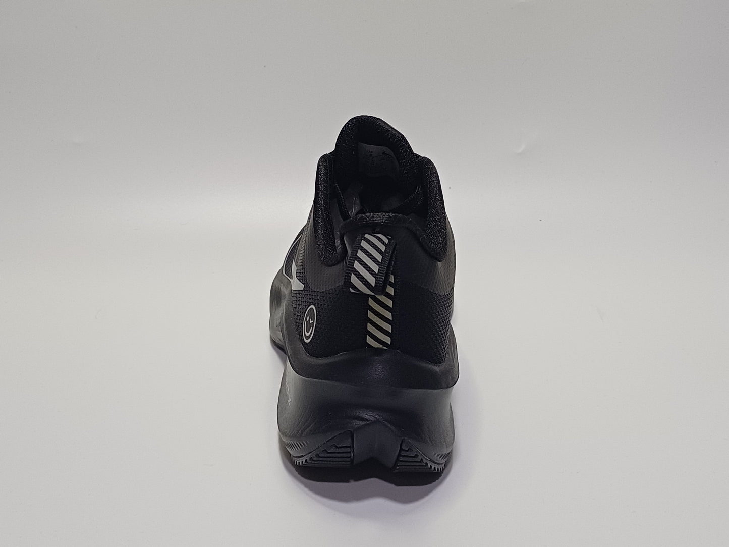 Nike Zomm Happy Negro Plata