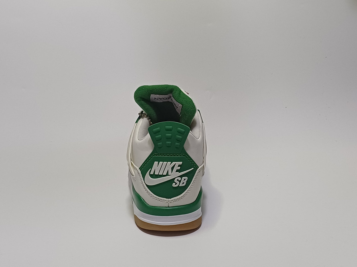 Jordan Retro 4 x SB Blanca Verde