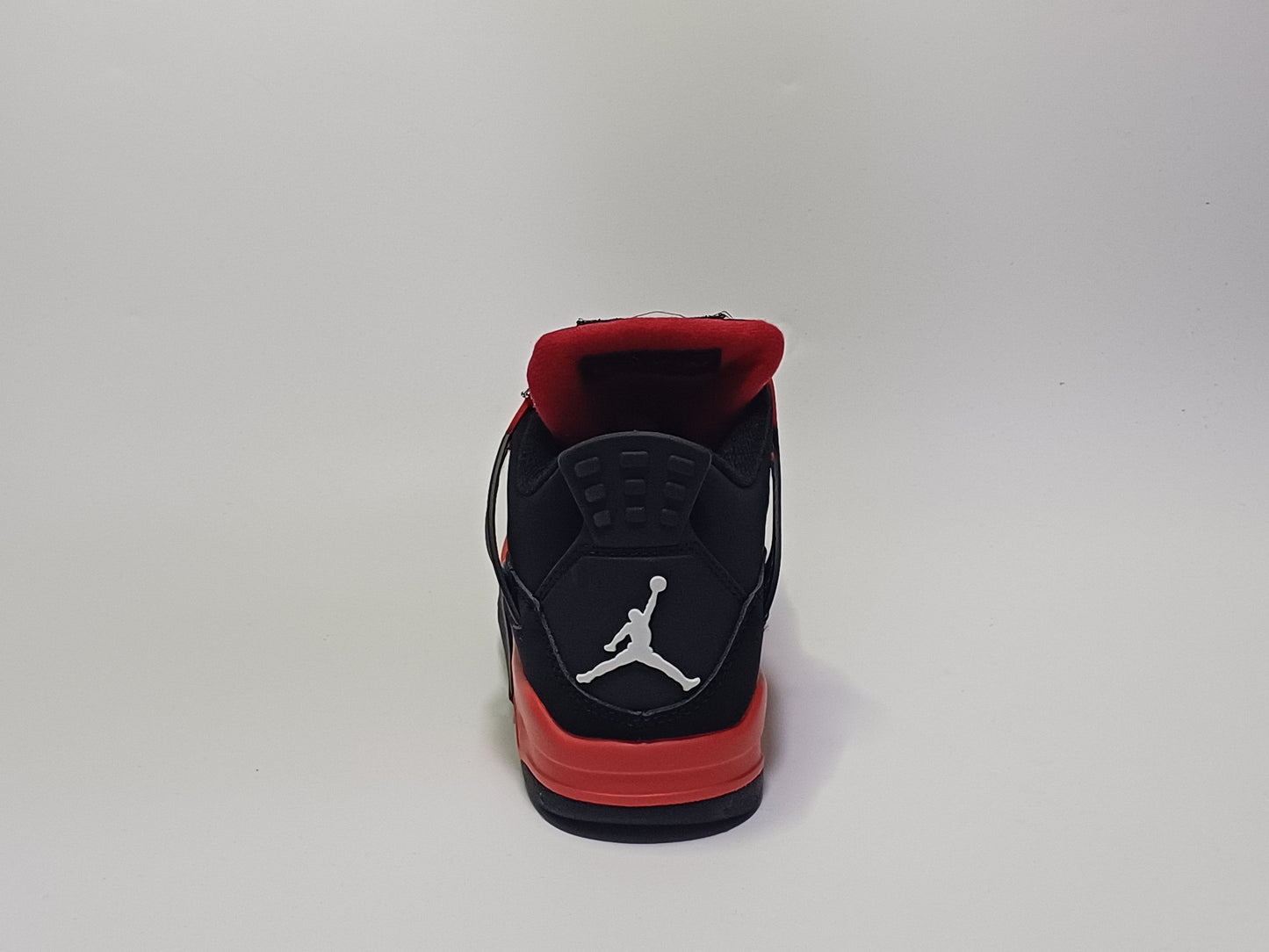Jordan Retro 4 Negra Chapa Roja