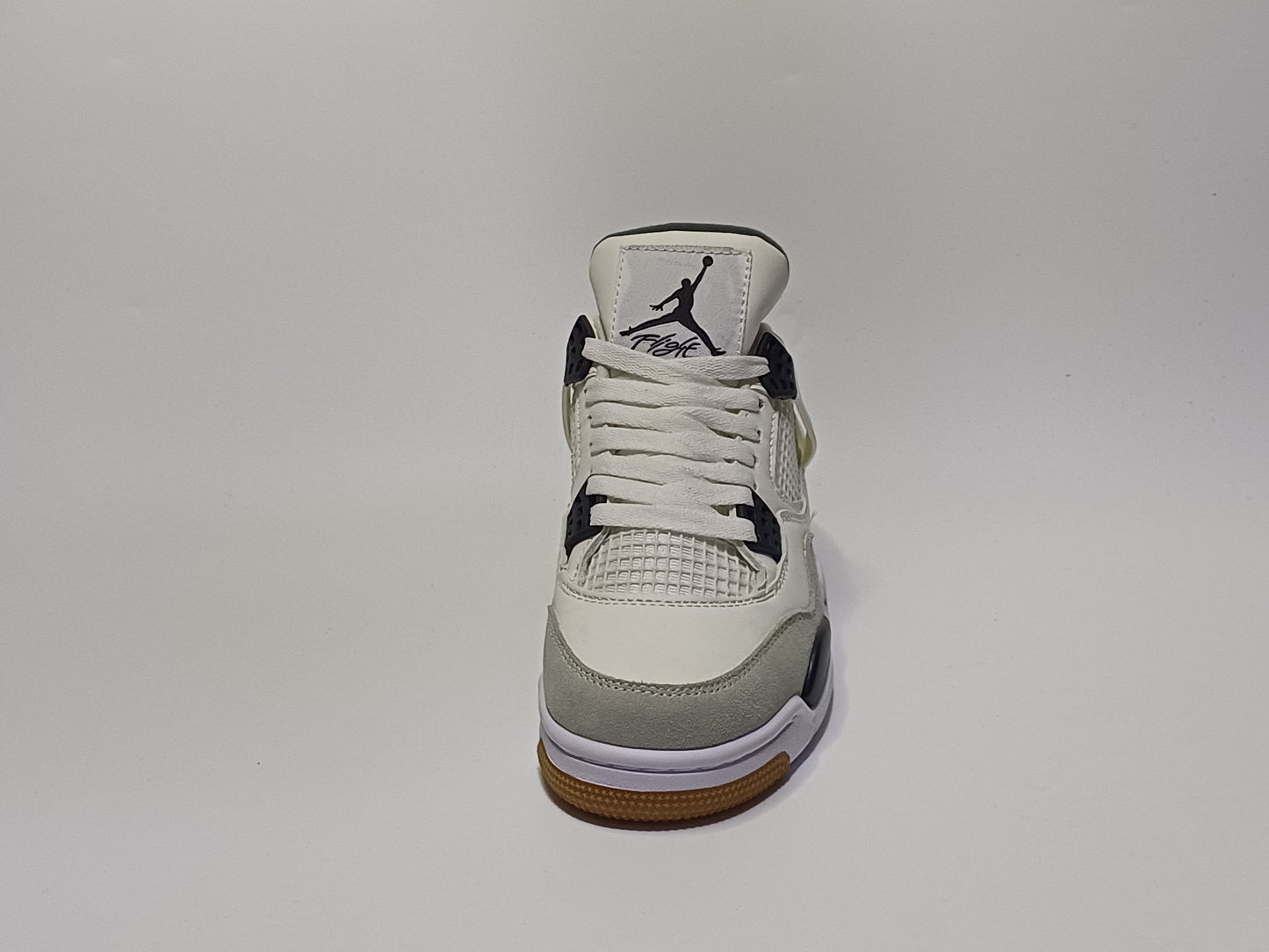 Jordan Retro 4 x SB Blanca Negra