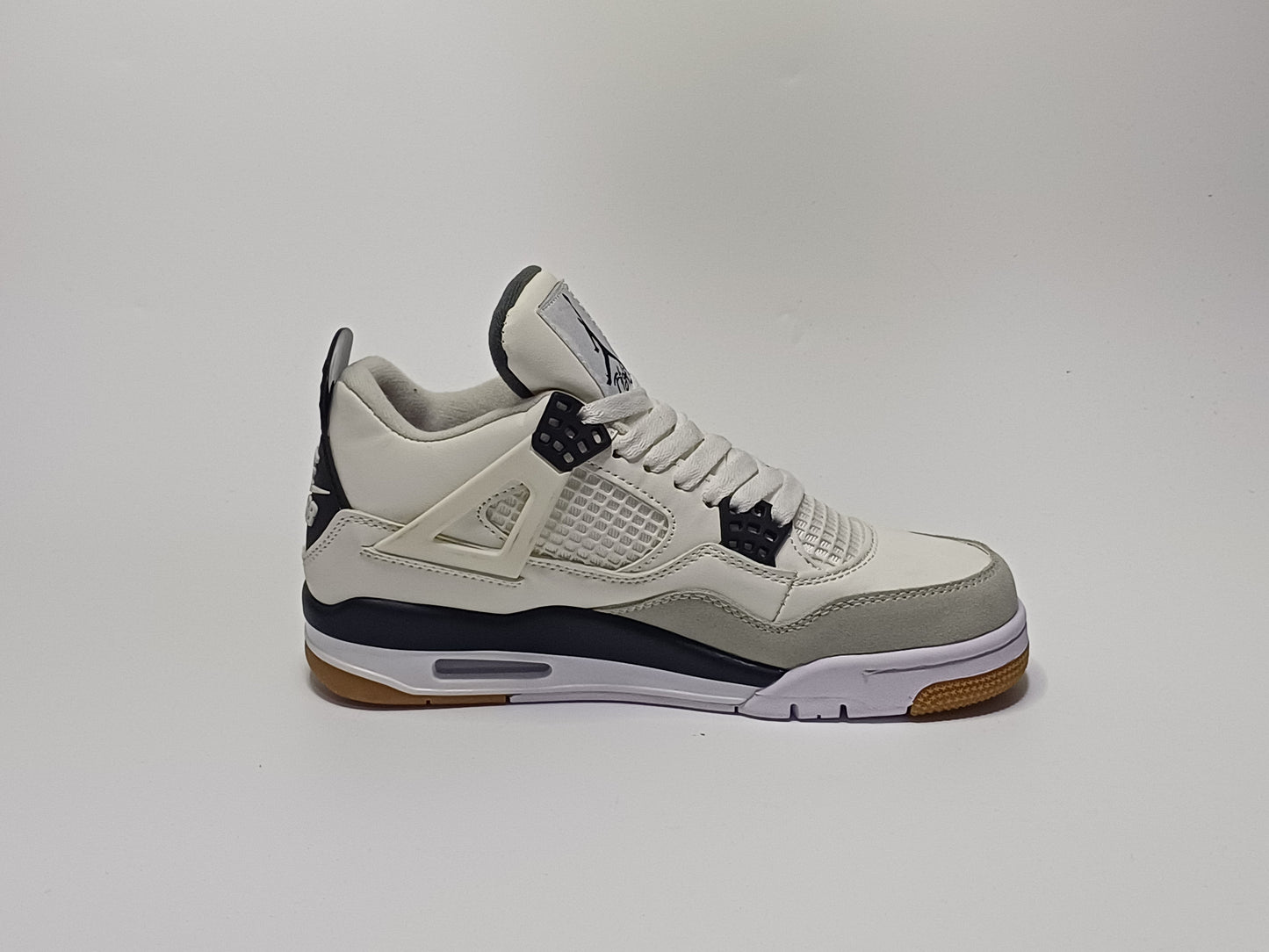 Jordan Retro 4 x SB Blanca Negra