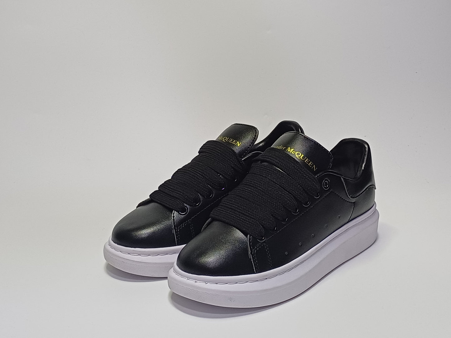 Alexander Mc Queen Negro Suela Blanca