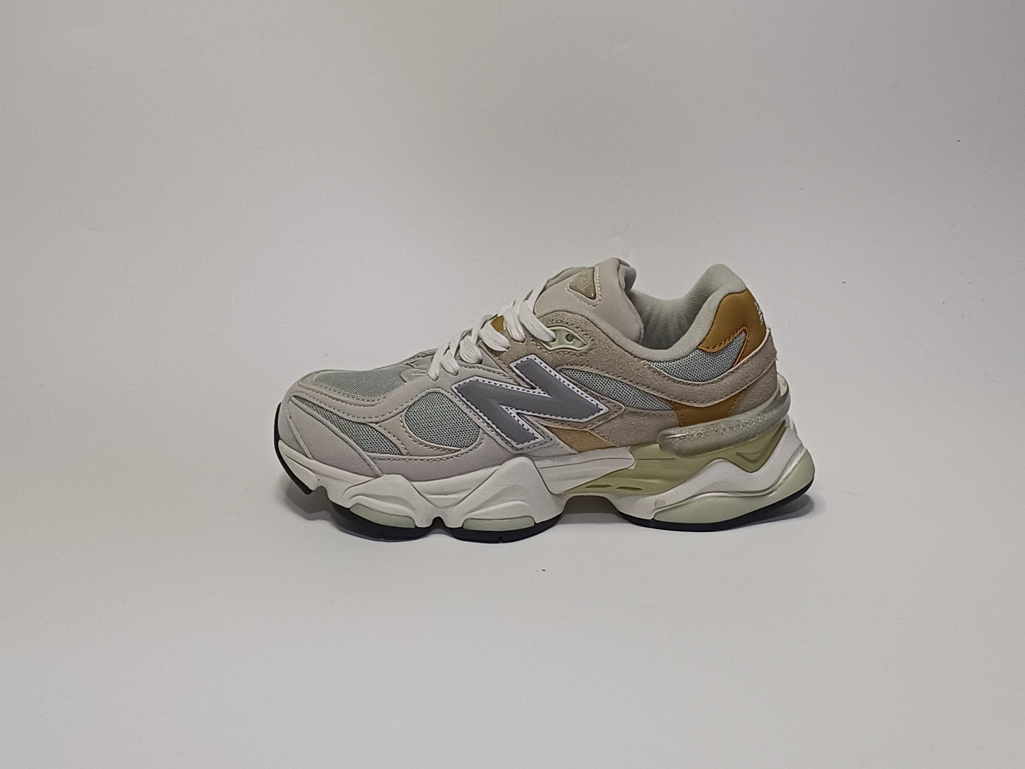 New Balance 9060 Beige Mostaza
