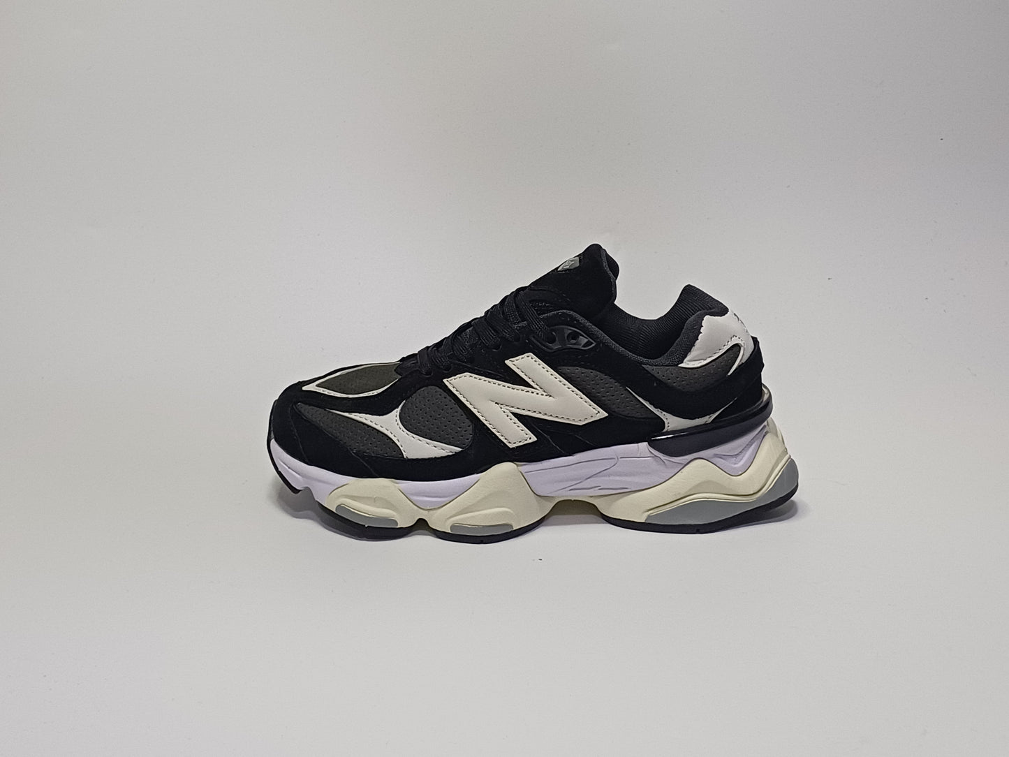 New Balance 9060 Negro Blanco