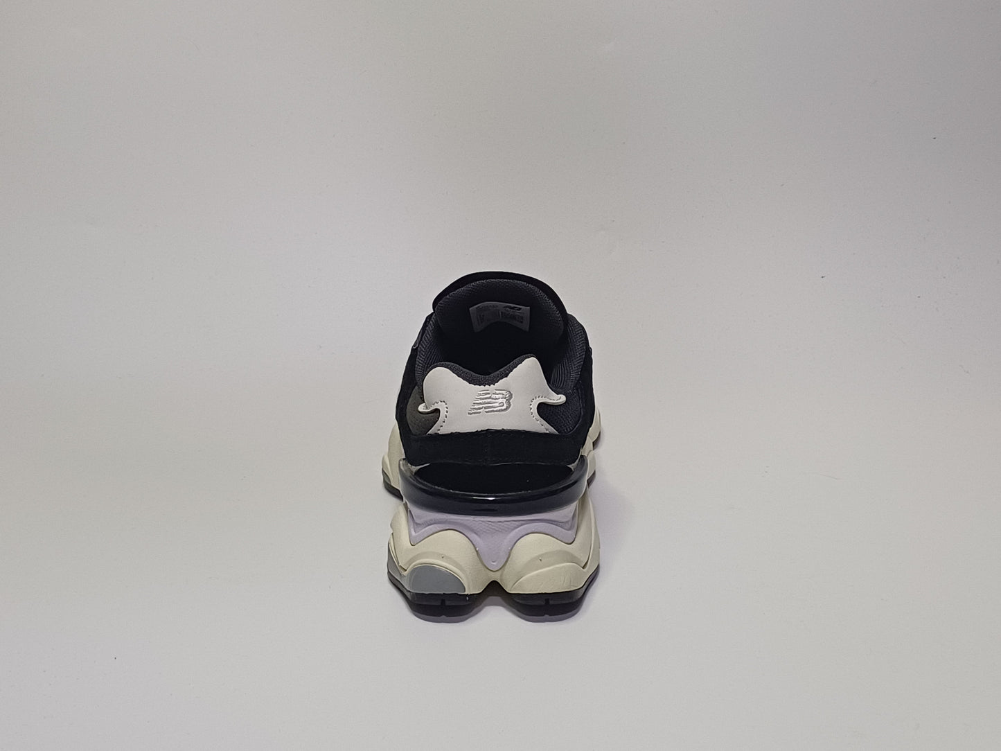 New Balance 9060 Negro Blanco