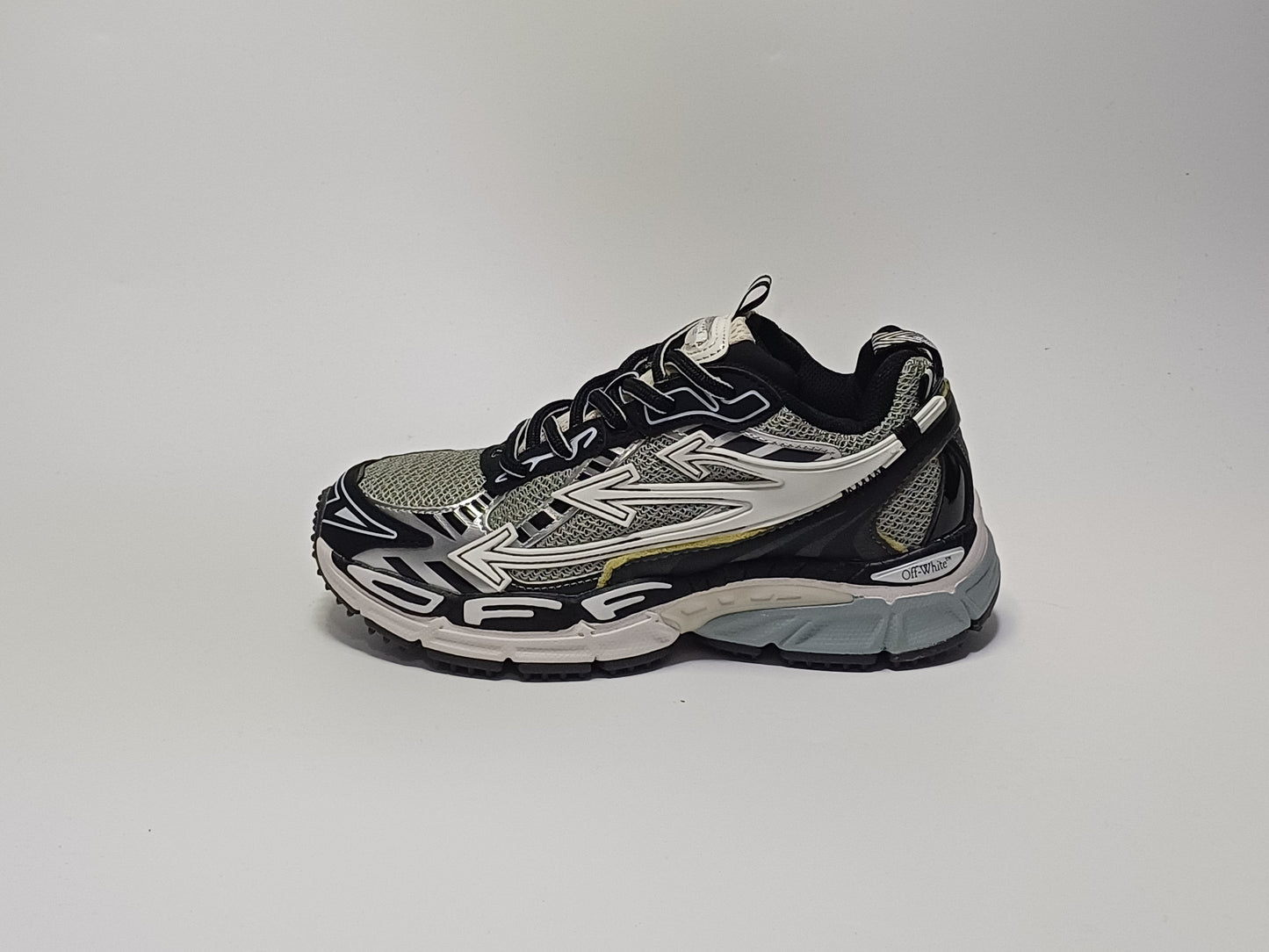 Off White Deportivo Negro Plata