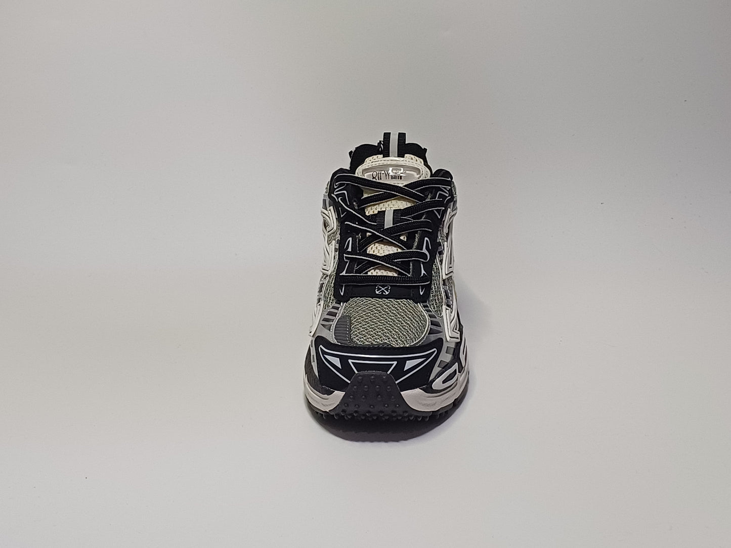 Off White Deportivo Negro Plata