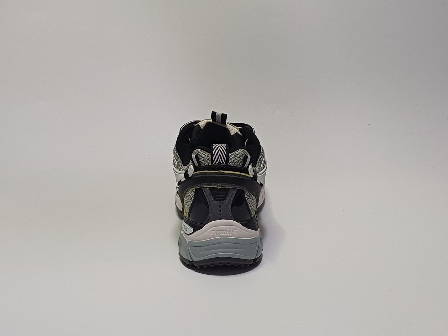 Off White Deportivo Negro Plata