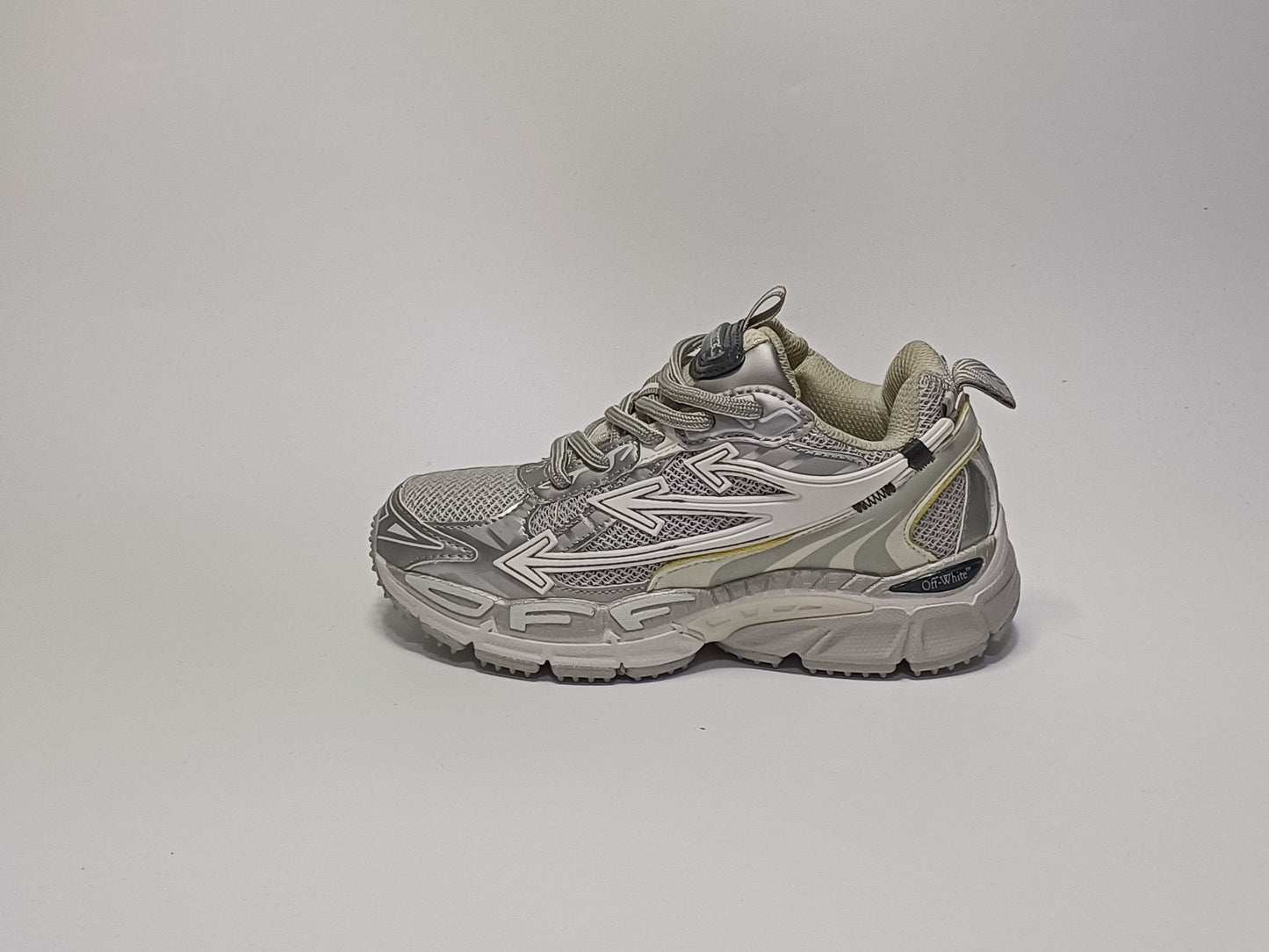 Off White Deportivo Plateado