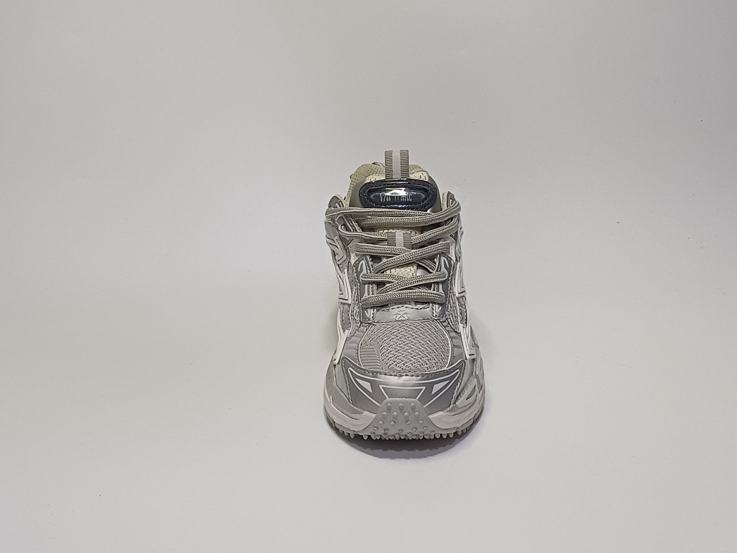 Off White Deportivo Plateado