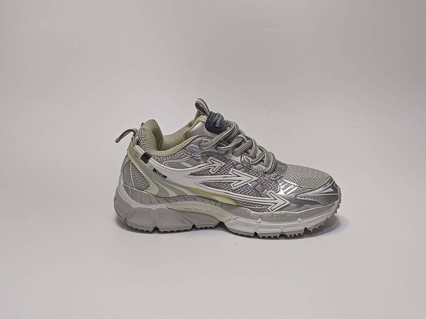 Off White Deportivo Plateado