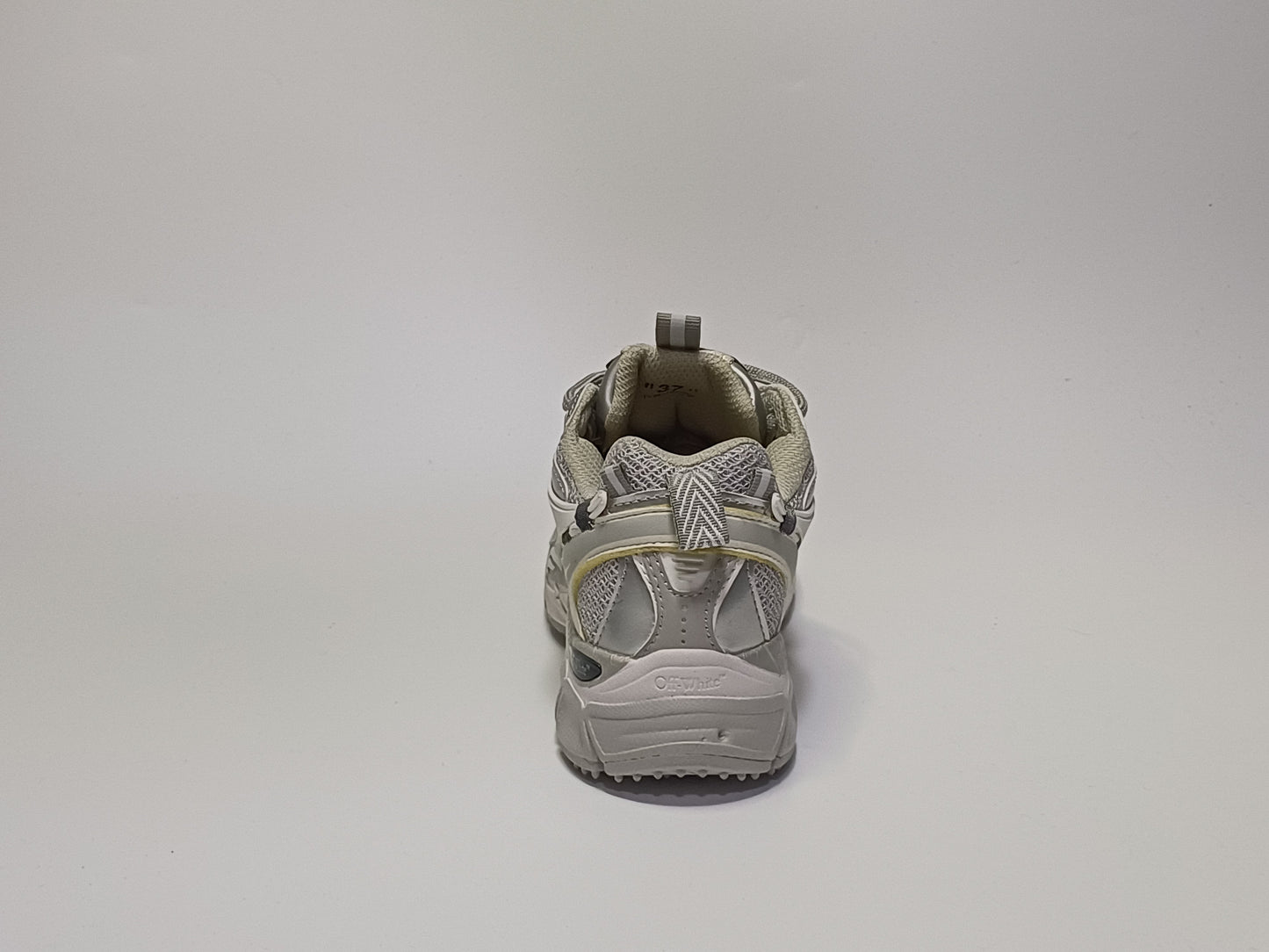 Off White Deportivo Plateado