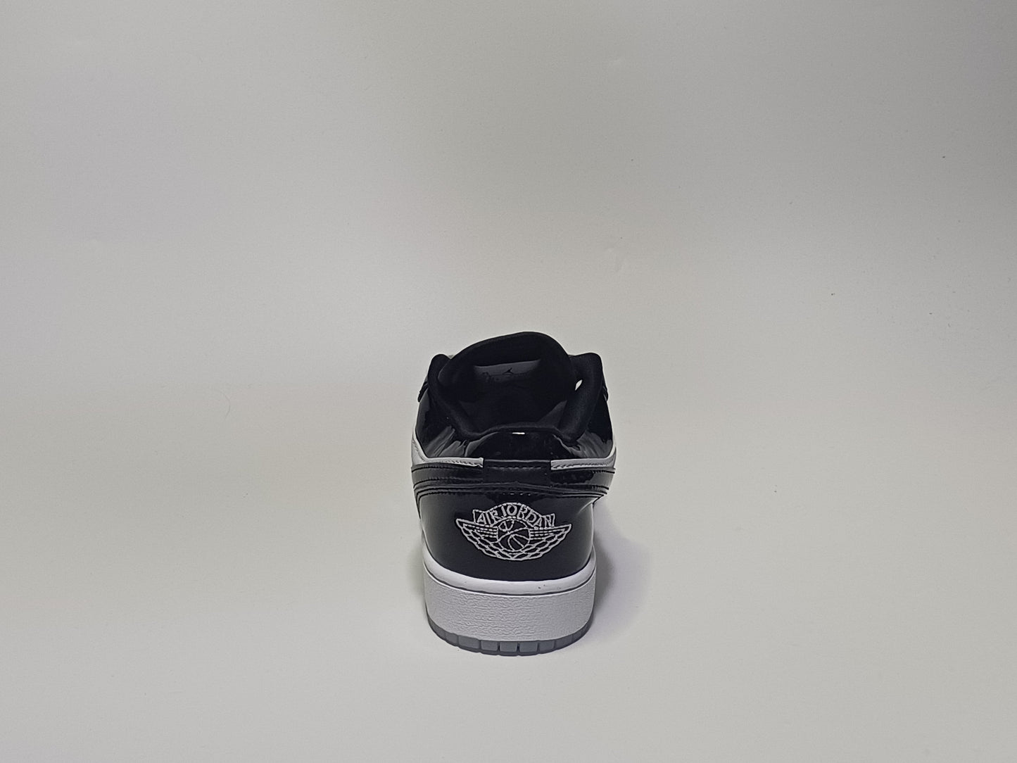 Jordan Retro 1 Zapatilla Charol Negra Blanca