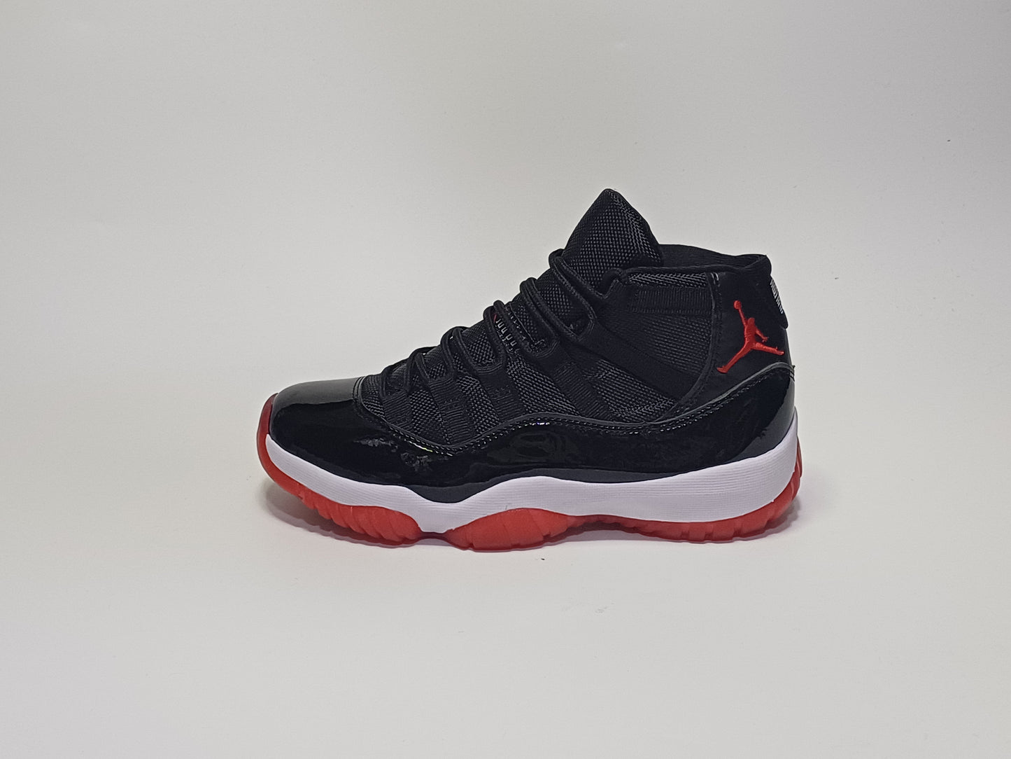 Jordan Retro 11 Bota Negra Roja