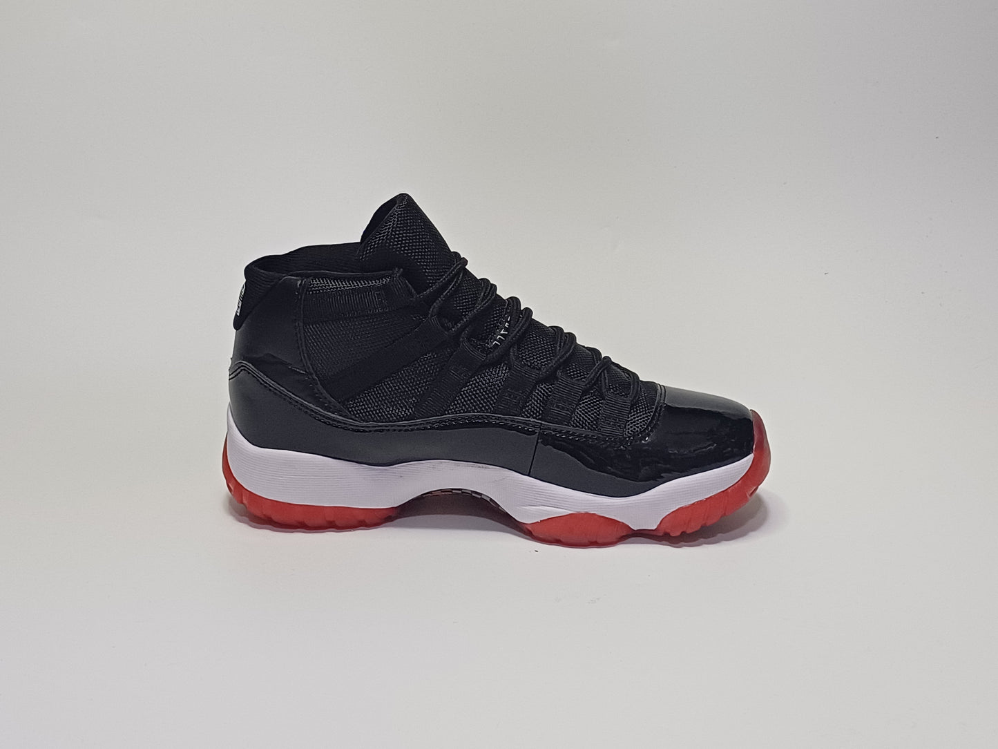 Jordan Retro 11 Bota Negra Roja