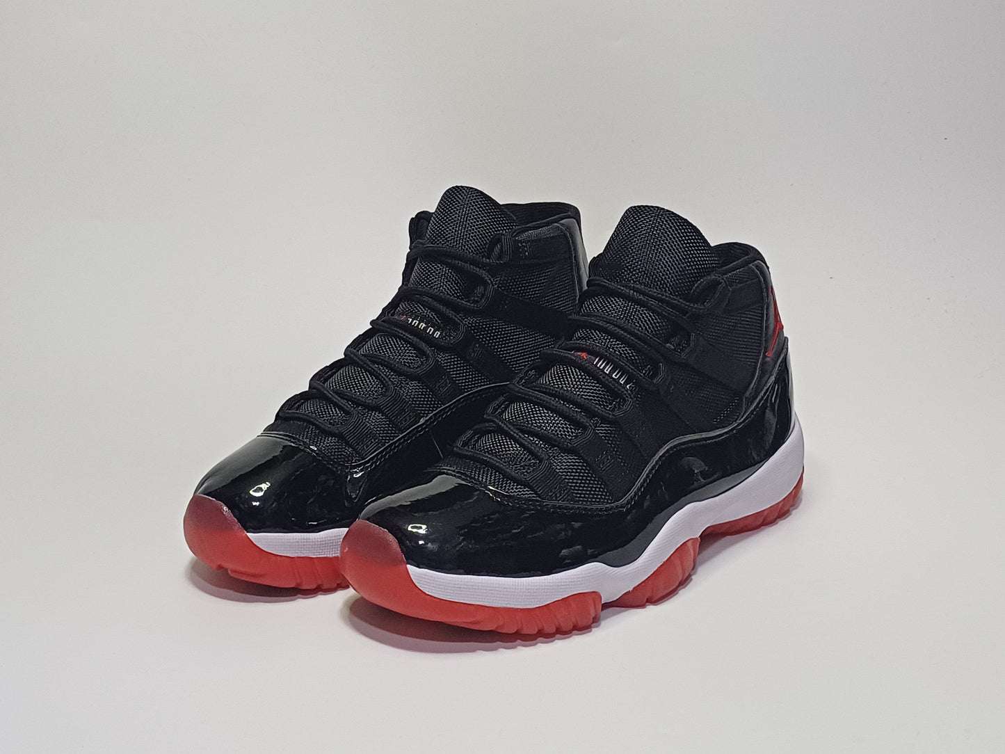 Jordan Retro 11 Bota Negra Roja