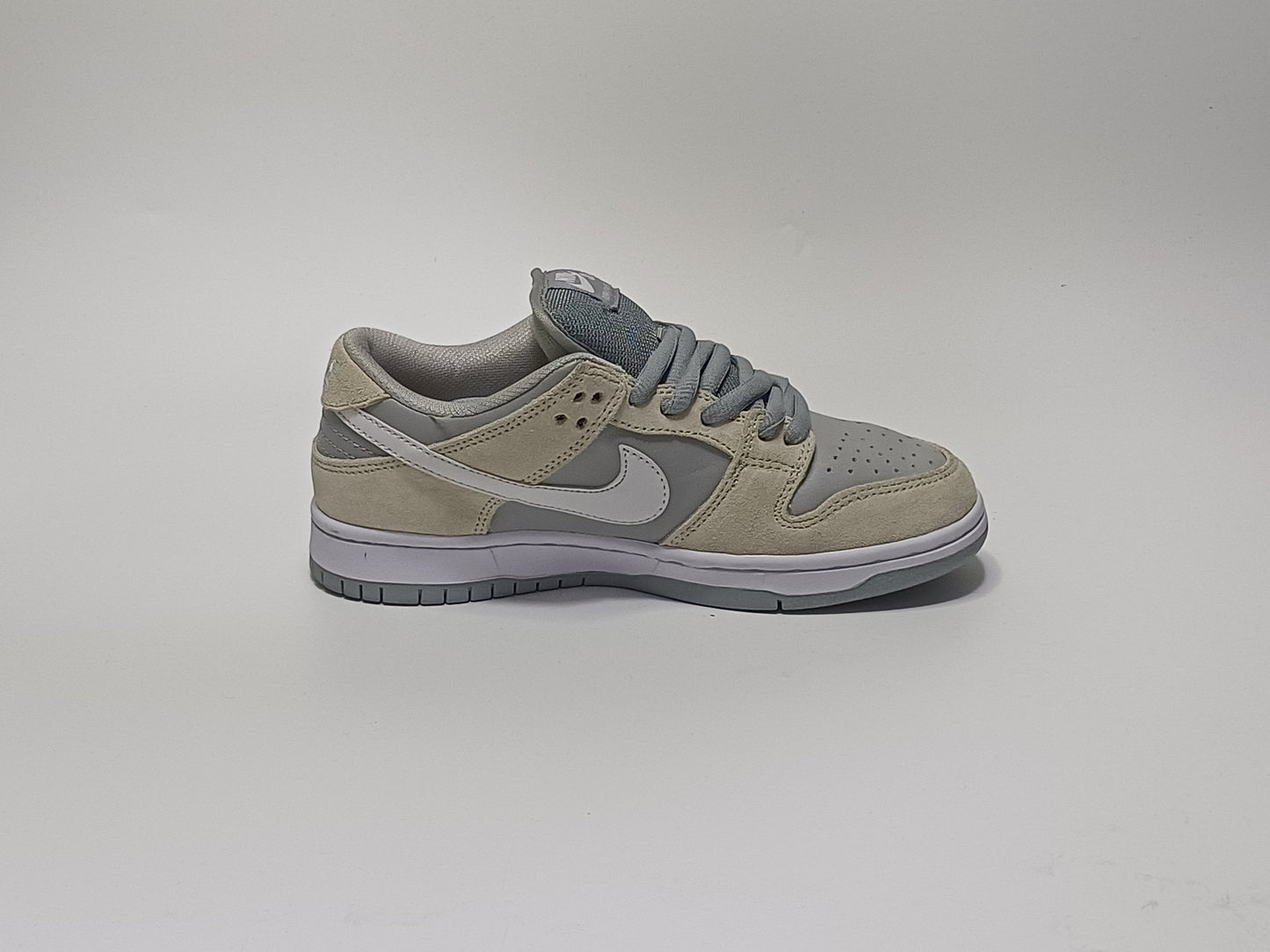 Nike SB Gris Gamuza