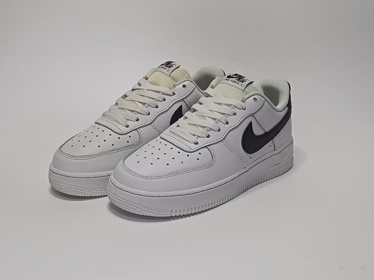 For One Blanco Chulo Negro