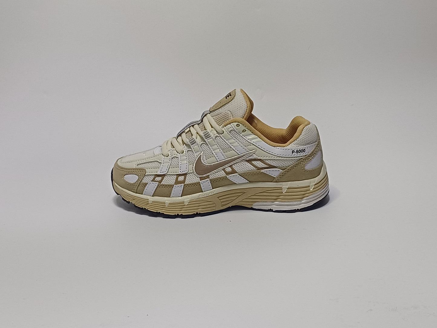 Nike P6000 Beige Blanco