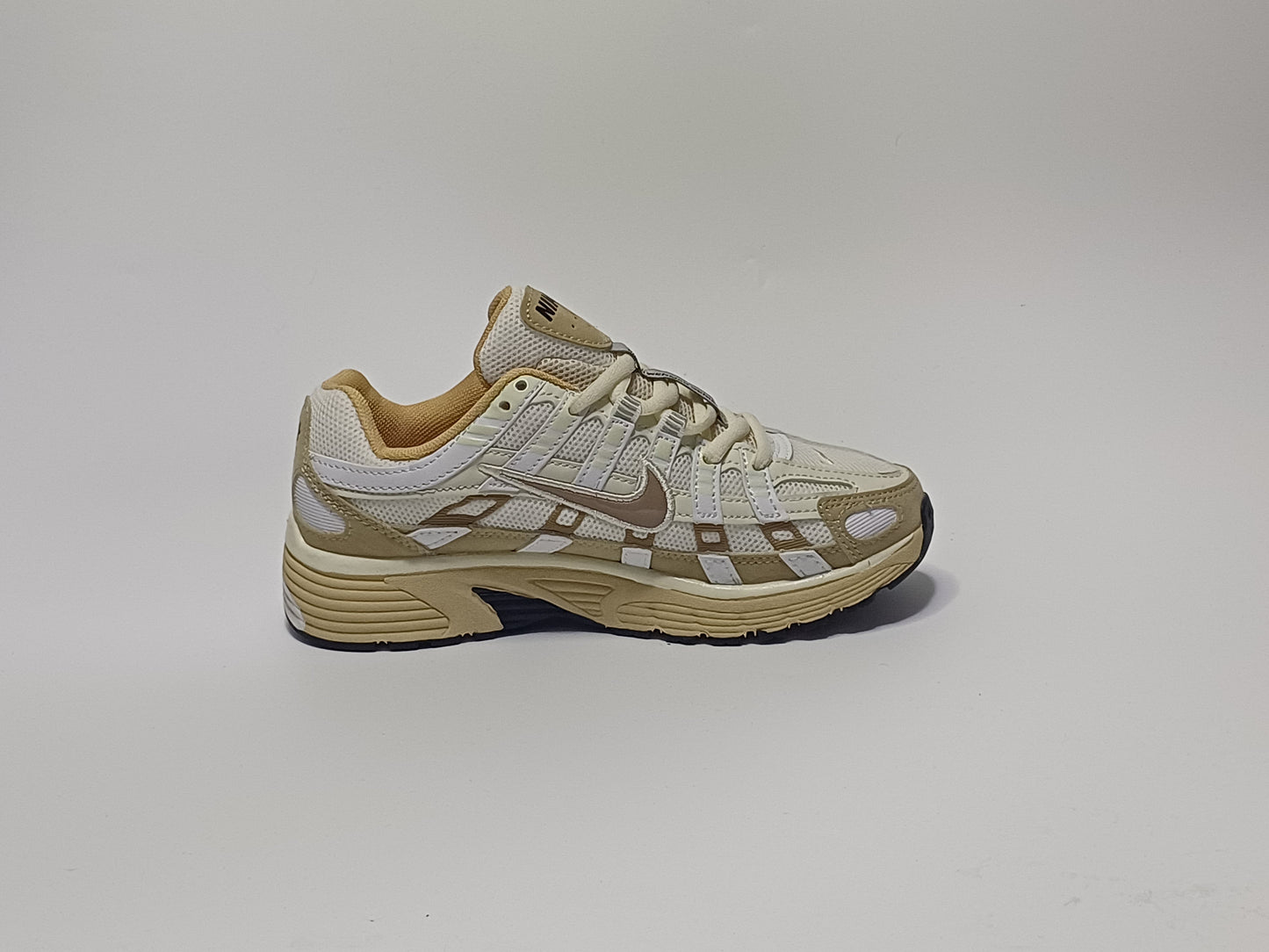 Nike P6000 Beige Blanco