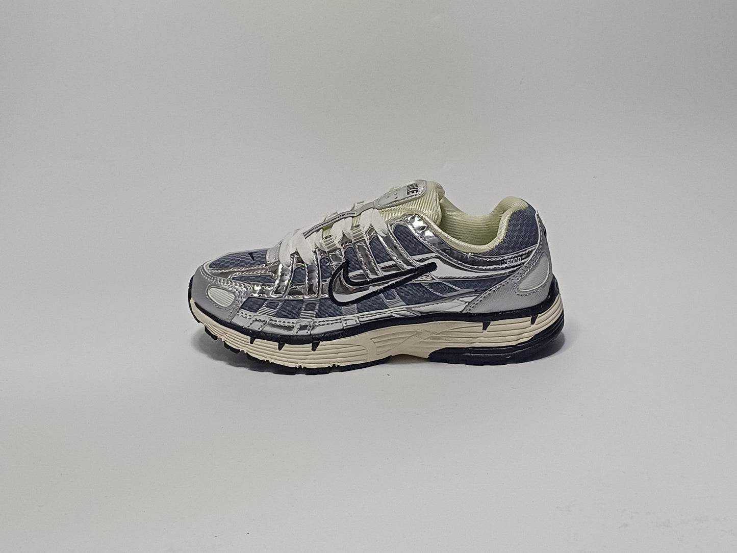 Nike P6000 Plateado