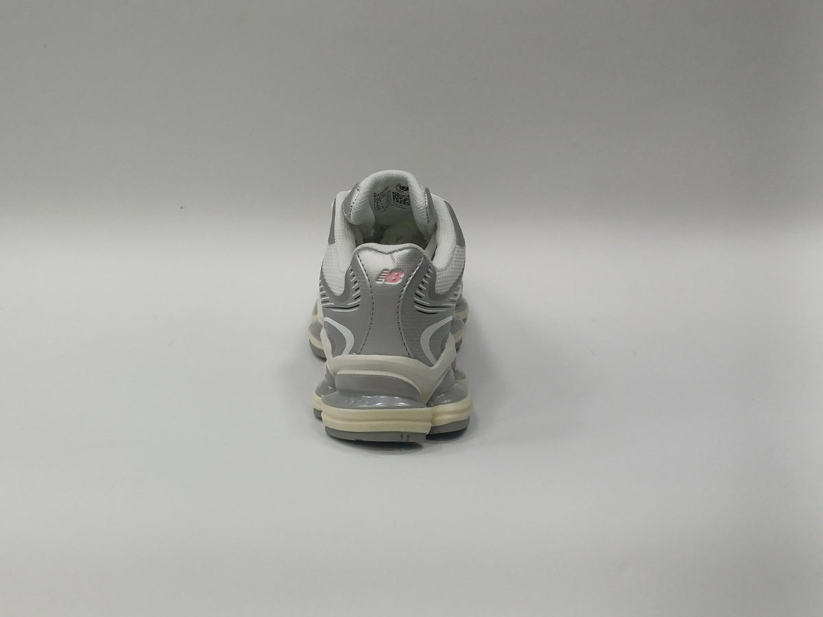 New Balance 2000 Plateado
