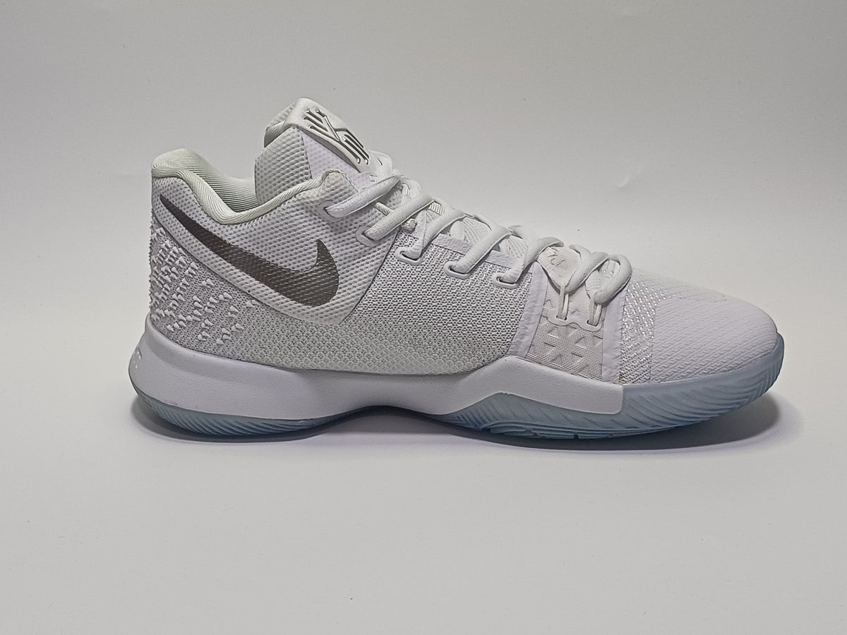 Nike Kyrie 3 Blanca Plata