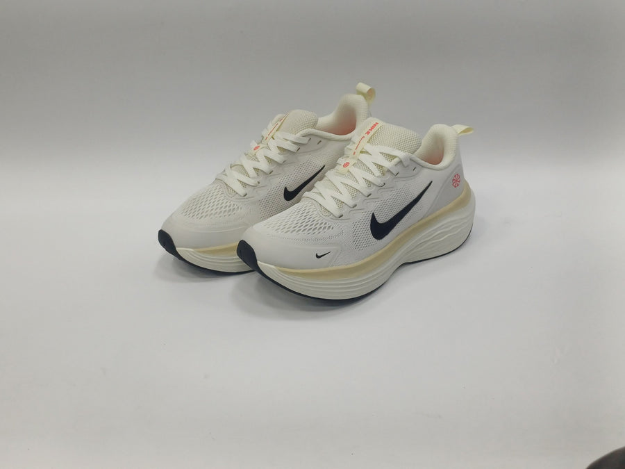 Nike Structor Beige