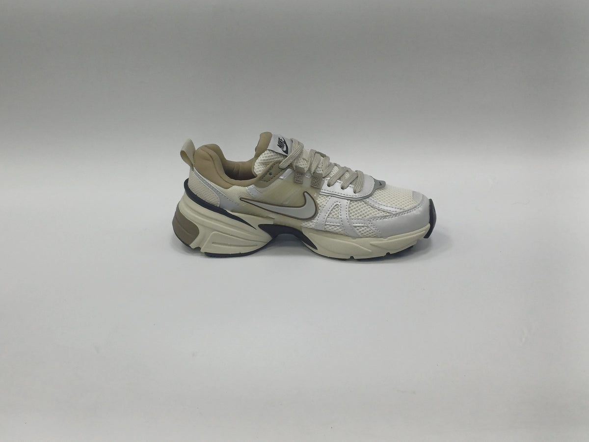 Nike V2K Beige Café Chulo Plata