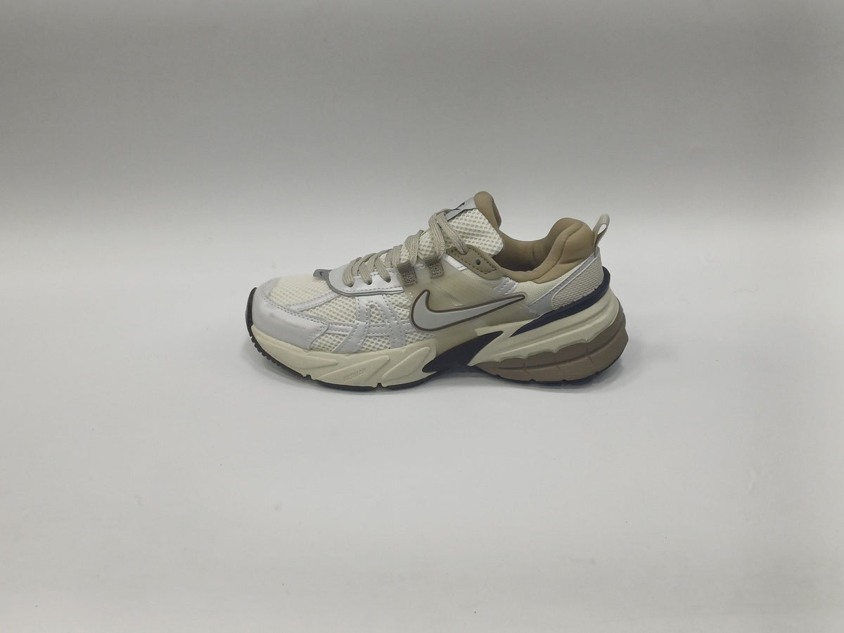 Nike V2K Beige Café Chulo Plata