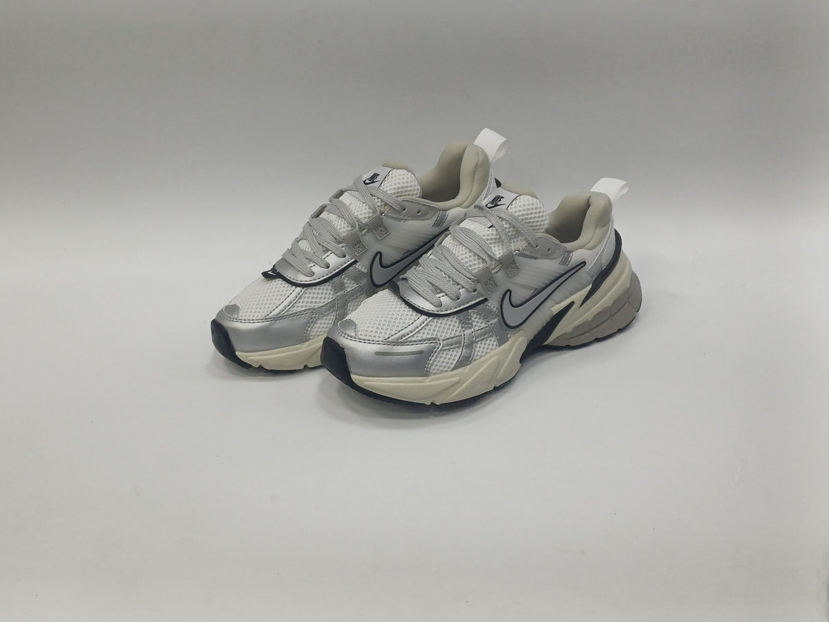 Nike V2K Plateado