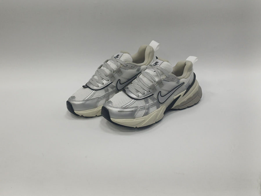 Nike V2K Plateado