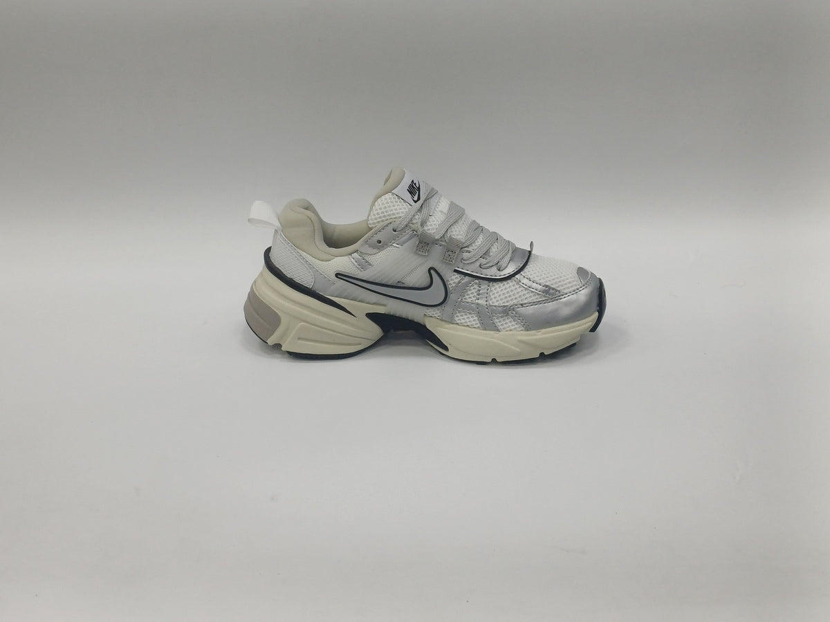 Nike V2K Plateado