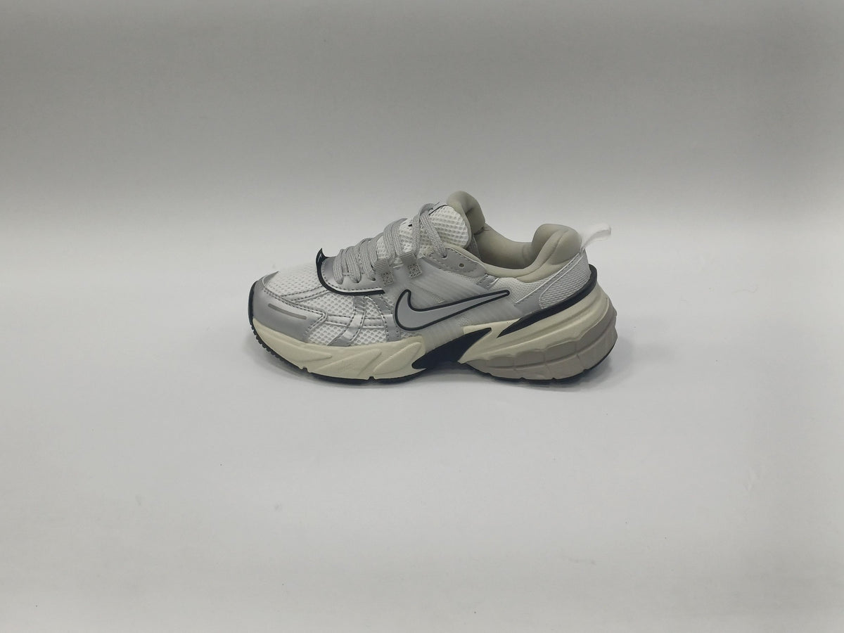 Nike V2K Plateado