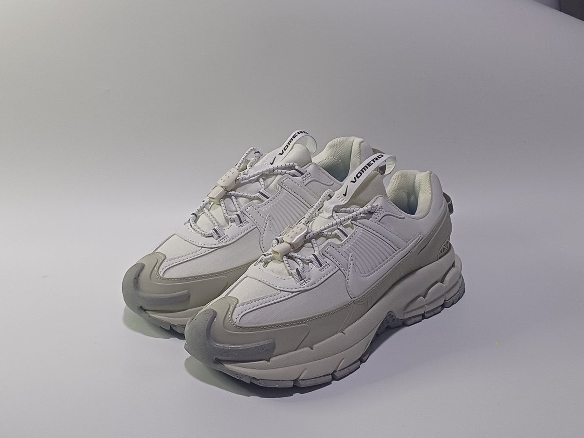 Nike Vomero Beige Blanco