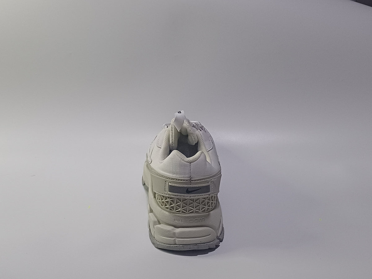 Nike Vomero Beige Blanco