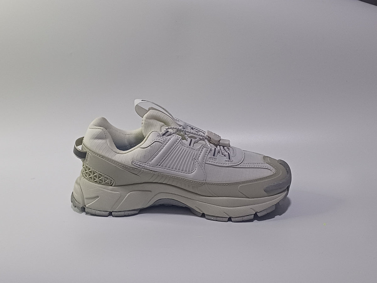 Nike Vomero Beige Blanco
