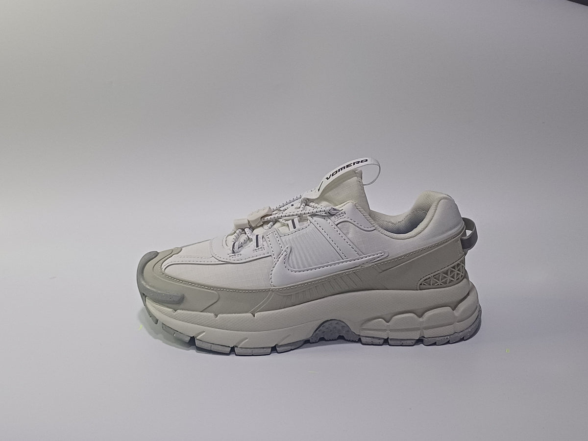 Nike Vomero Beige Blanco